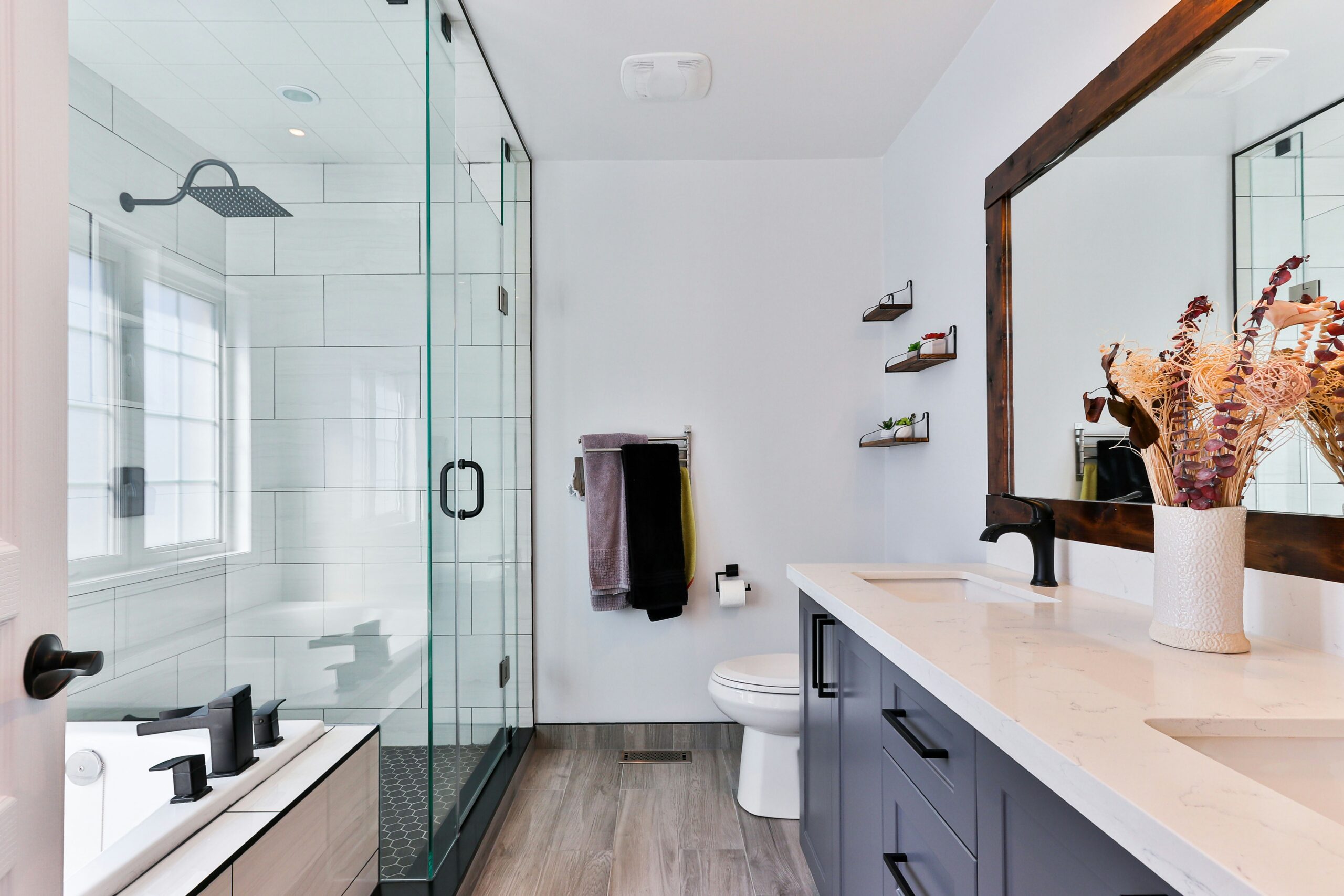 Modernes Badezimmer und Sanitärlösungen